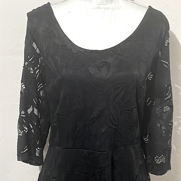 Lane Bryant lace and fishnet black mid length size 20 - Picture 3 of 8